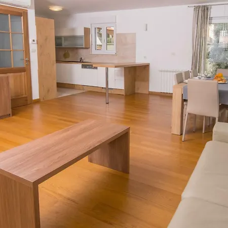 Appartamento Deluxe With Private Pool - 100m From The Sea
