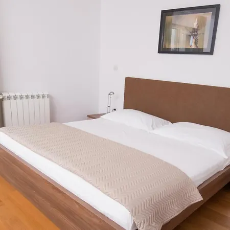 Appartamento Deluxe With Private Pool - 100m From The Sea Pola