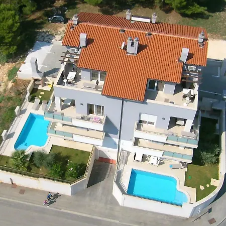 Lejlighed Deluxe With Private Pool - 100m From The Sea Pula