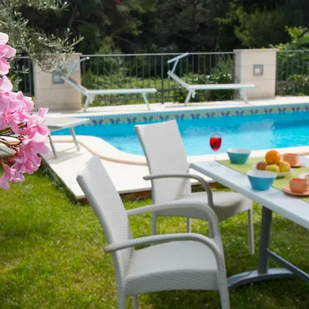 Appartamento Deluxe With Private Pool - 100m From The Sea Pola