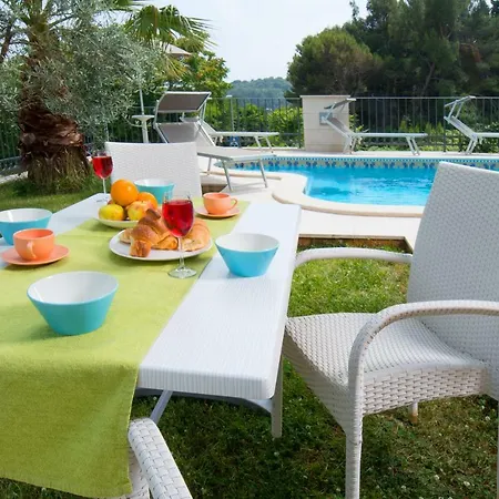 Deluxe With Private Pool - 100m From The Sea Pola