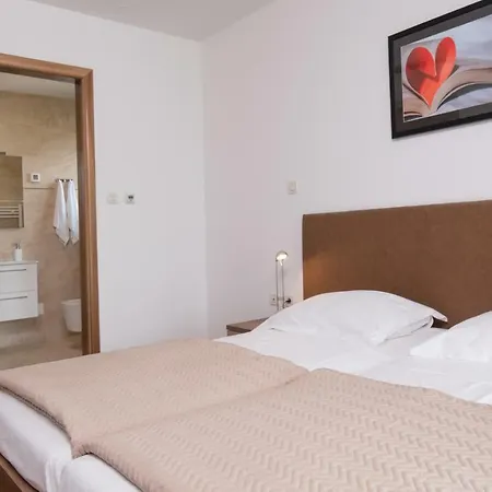 Deluxe With Private Pool - 100m From The Sea Apartment *