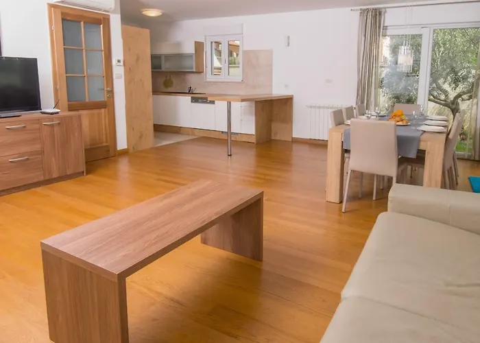 Appartement Deluxe With Private Pool - 100m From The Sea