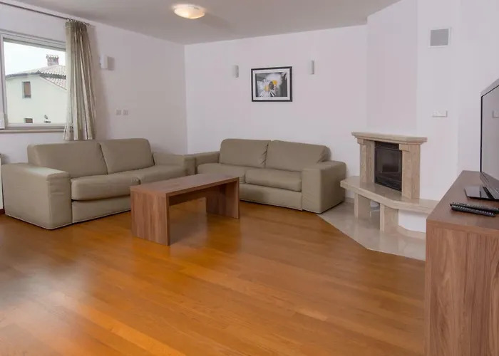 Deluxe With Private Pool - 100m From The Sea