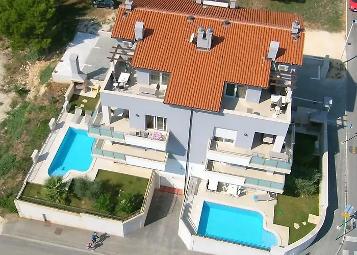 Apartment Deluxe With Private Pool - 100m From The Sea Pula
