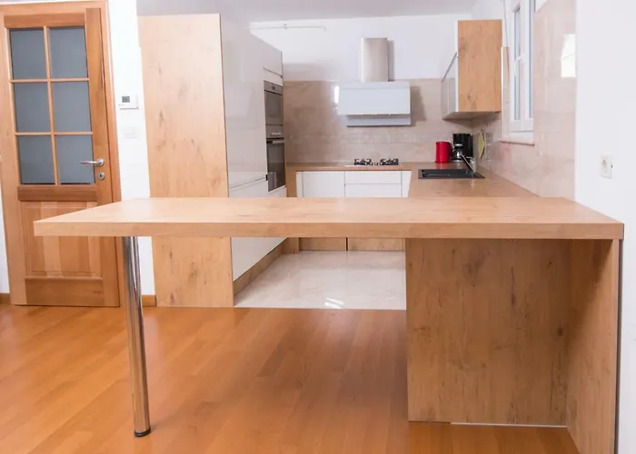 Deluxe With Private Pool - 100m From The Sea Apartment