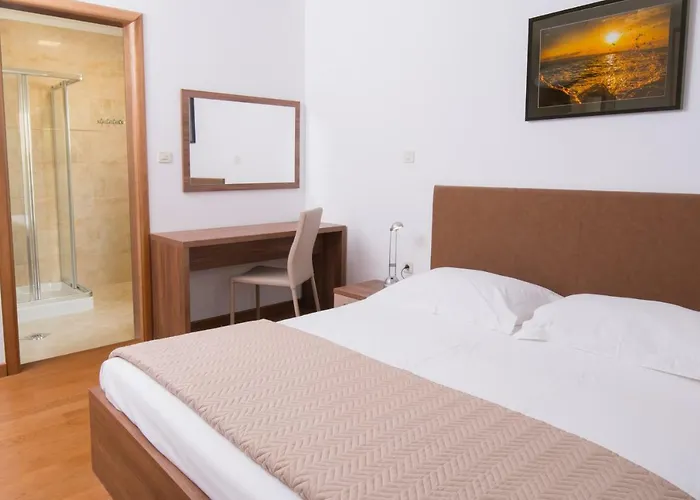 Deluxe With Private Pool - 100m From The Sea דירה