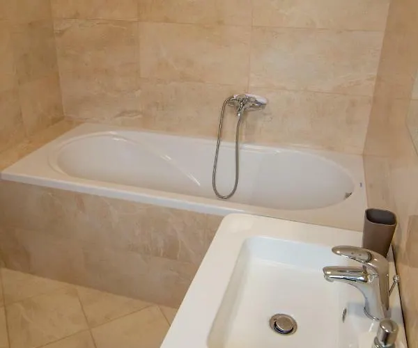 Deluxe With Private Pool - 100m From The Sea Appartement Pula