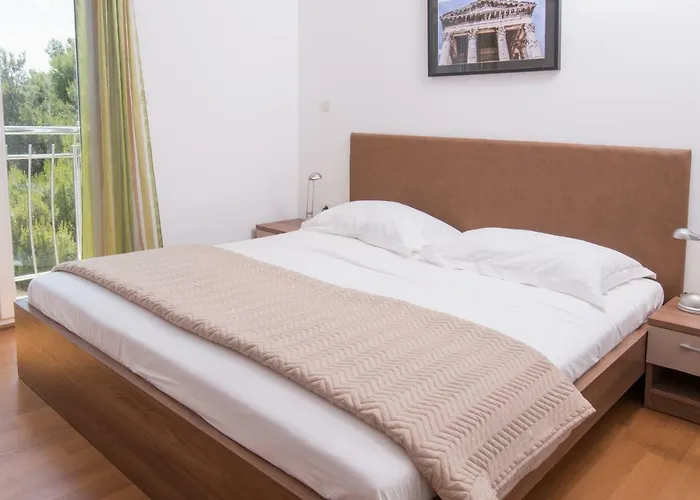 Apartment Deluxe With Private Pool - 100m From The Sea