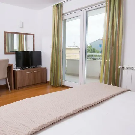 Apartmán Deluxe With Private Pool - 100m From The Sea *