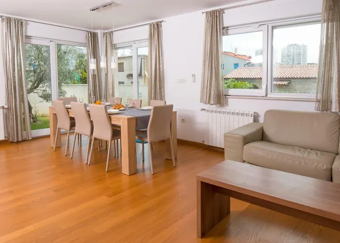 Deluxe With Private Pool - 100m From The Sea *